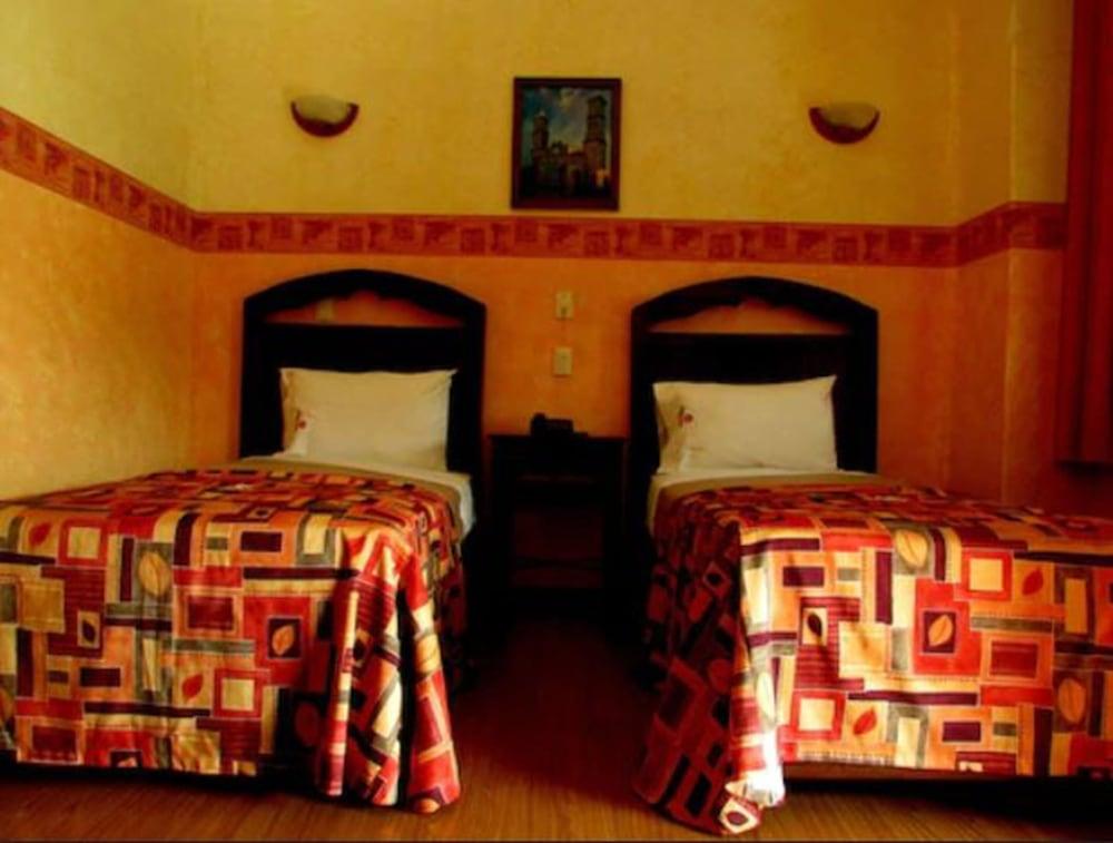 Hotel La Alhondiga بويبلا المظهر الخارجي الصورة