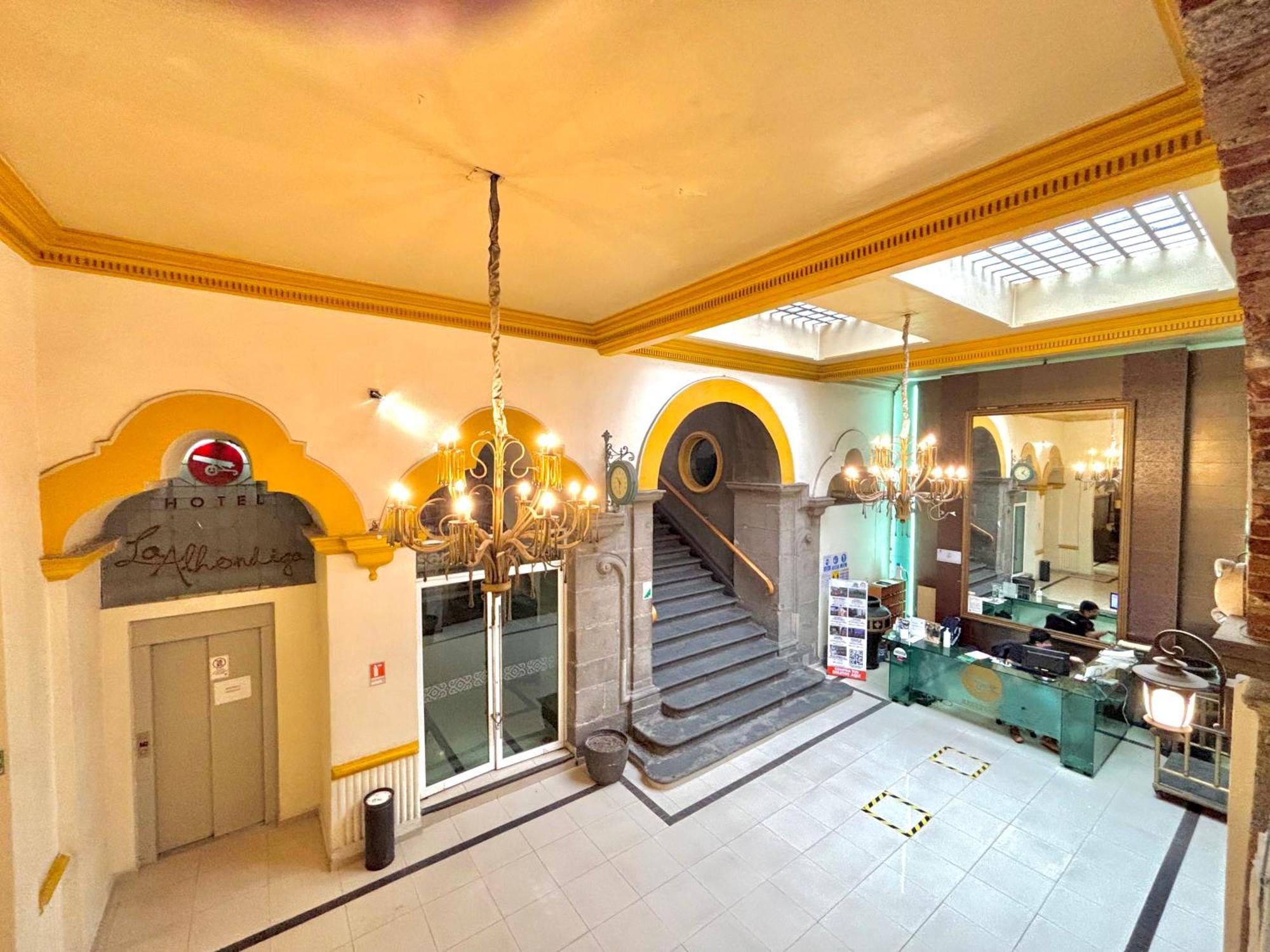 Hotel La Alhondiga بويبلا المظهر الخارجي الصورة